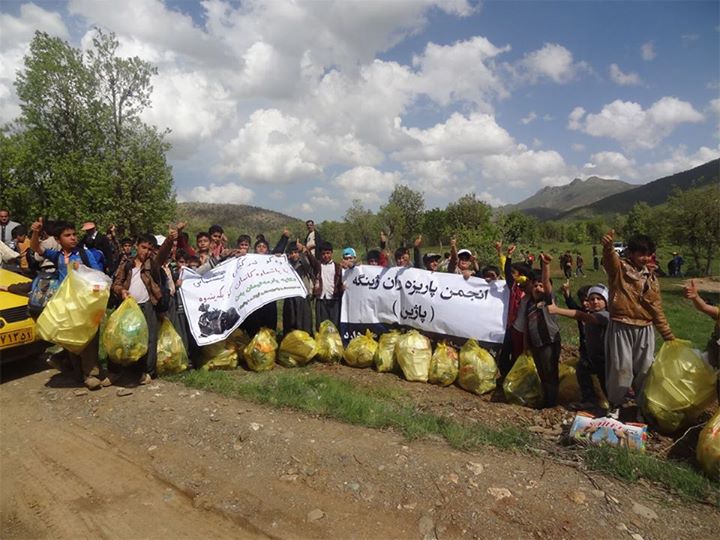 حرکتی زیبا توسط دانش اموزان آموزشگاه پسرانه داور پناه در محل اردوی یک روزه